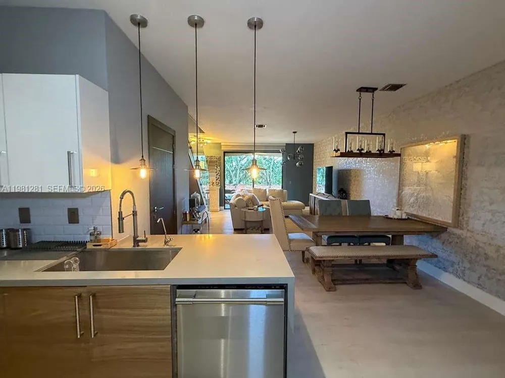 3813 Tree Top Dr Weston, FL 33332