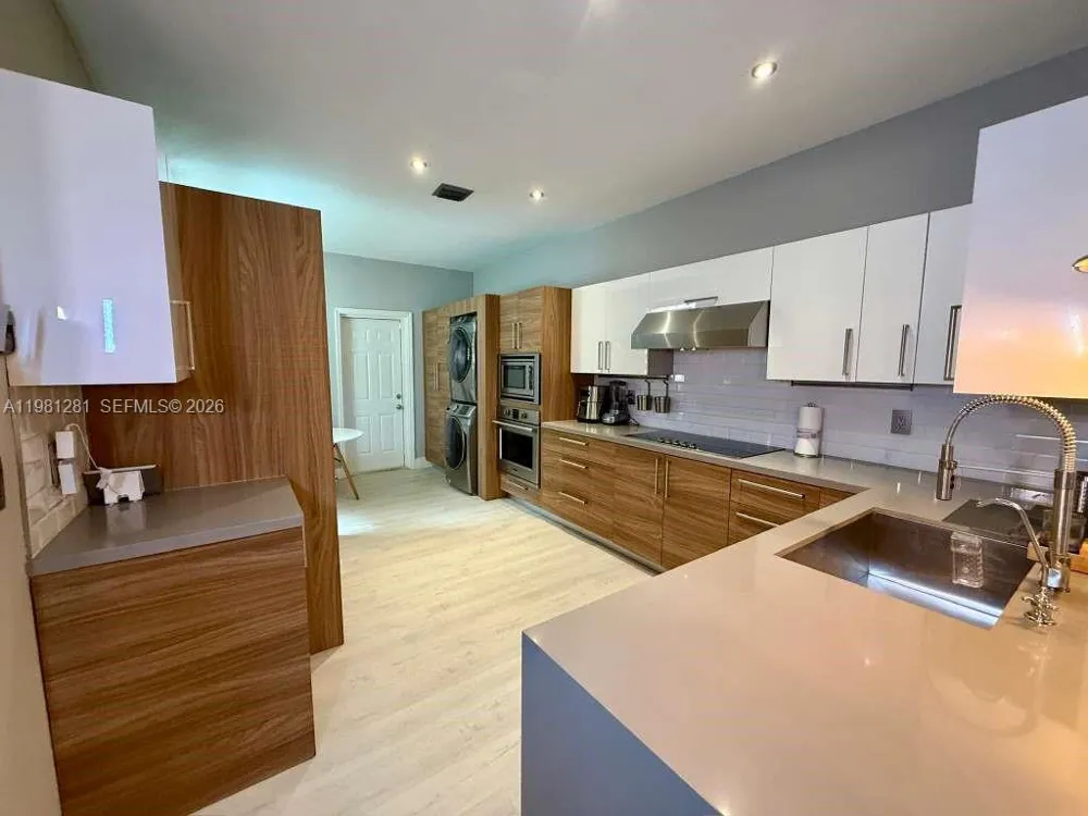 3813 Tree Top Dr Weston, FL 33332