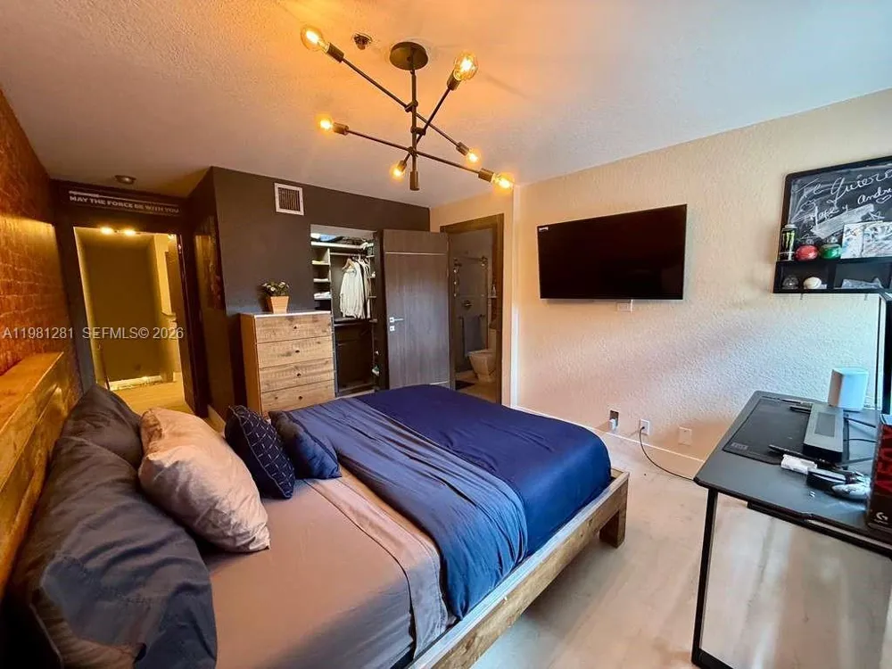 3813 Tree Top Dr Weston, FL 33332