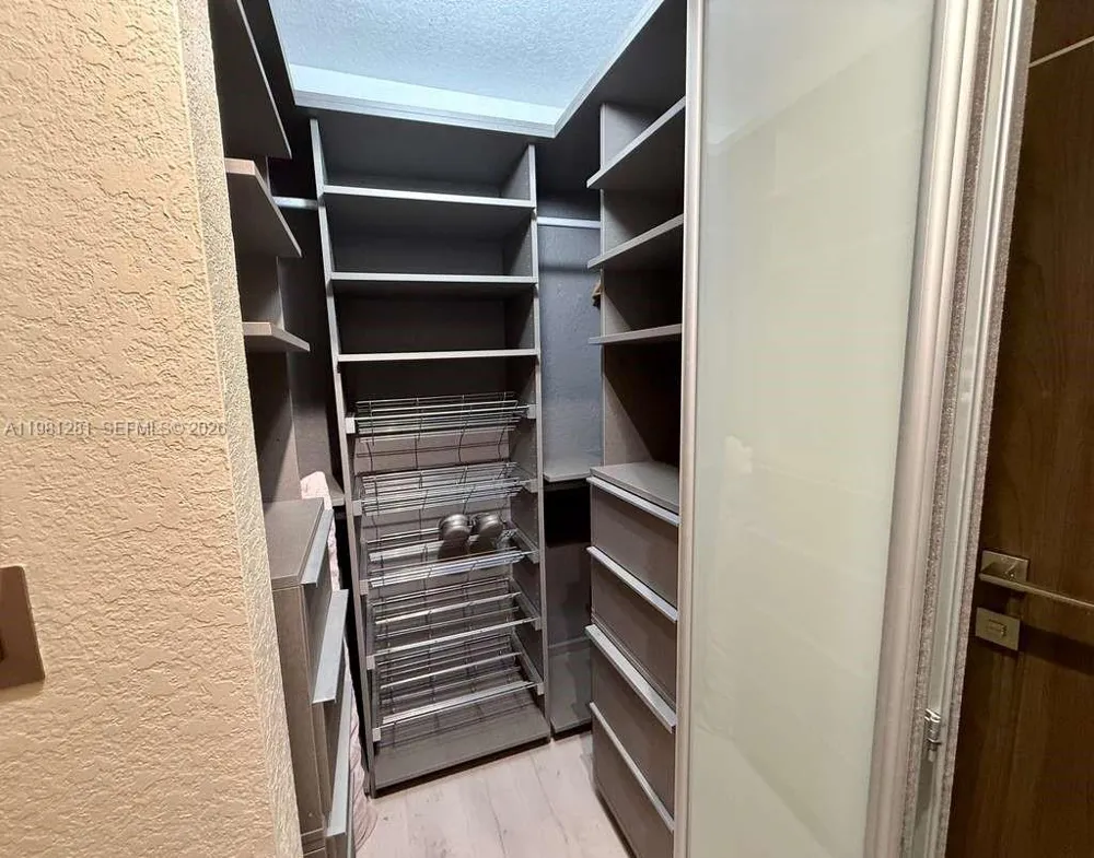 3813 Tree Top Dr Weston, FL 33332
