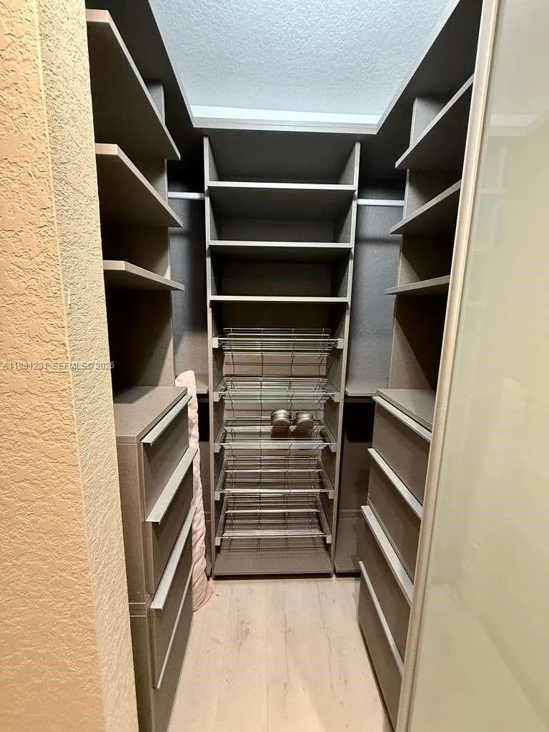 3813 Tree Top Dr Weston, FL 33332