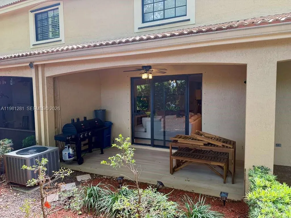 3813 Tree Top Dr Weston, FL 33332