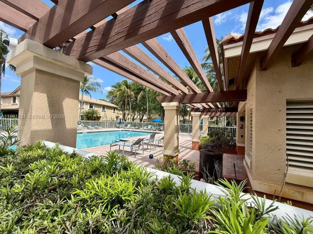 3813 Tree Top Dr Weston, FL 33332