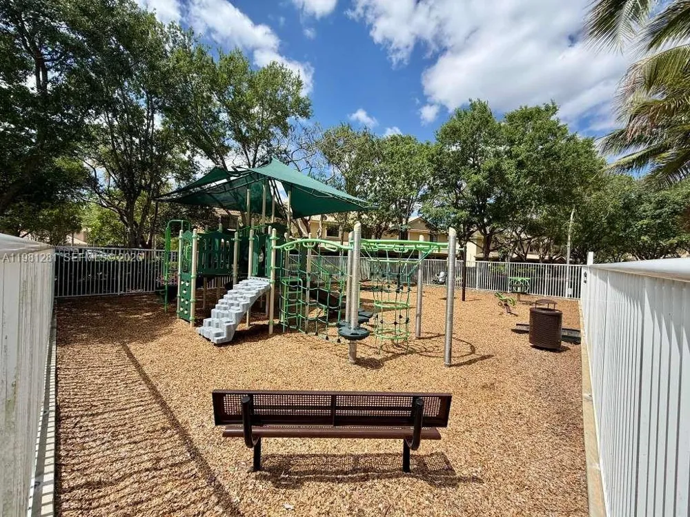 3813 Tree Top Dr Weston, FL 33332