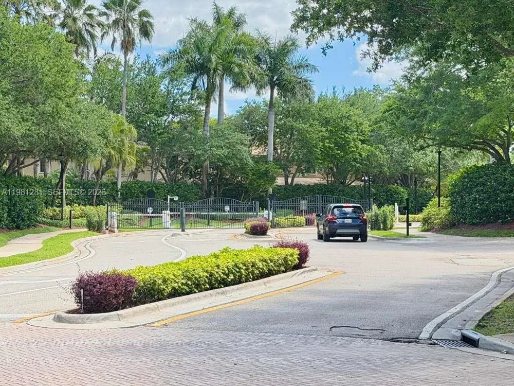 3813 Tree Top Dr Weston, FL 33332