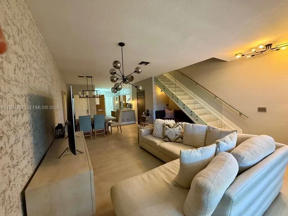3813 Tree Top Dr Weston, FL 33332