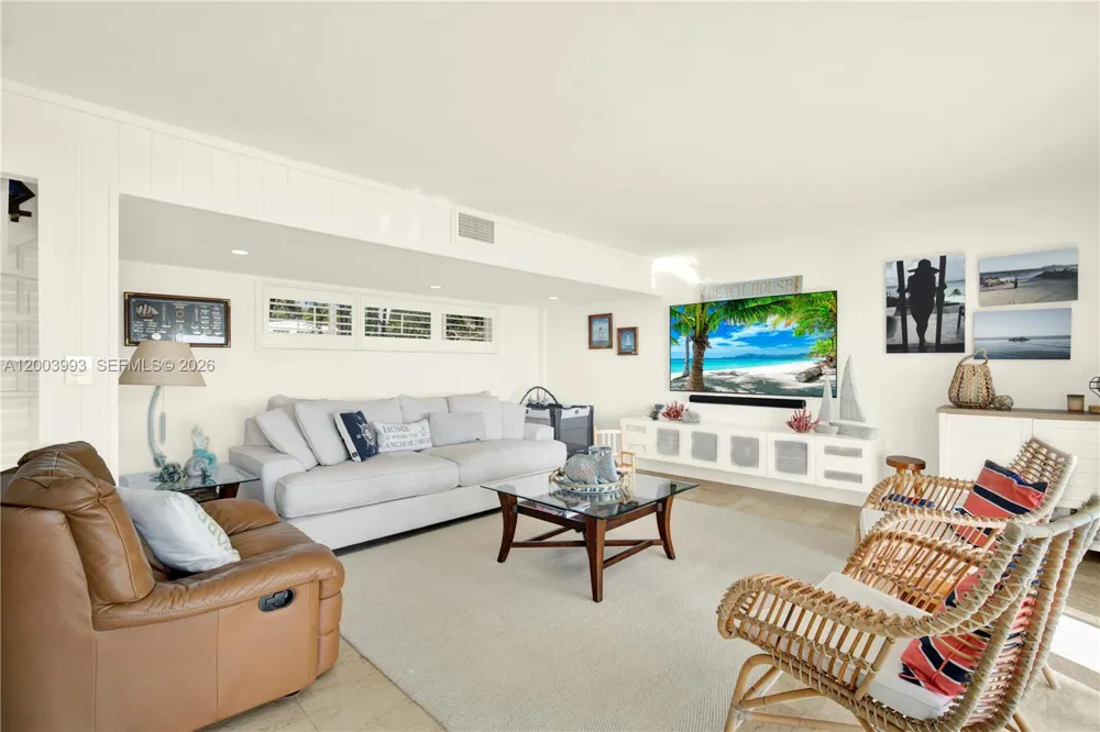 69 Shoreland Dr Key Largo, FL 33037