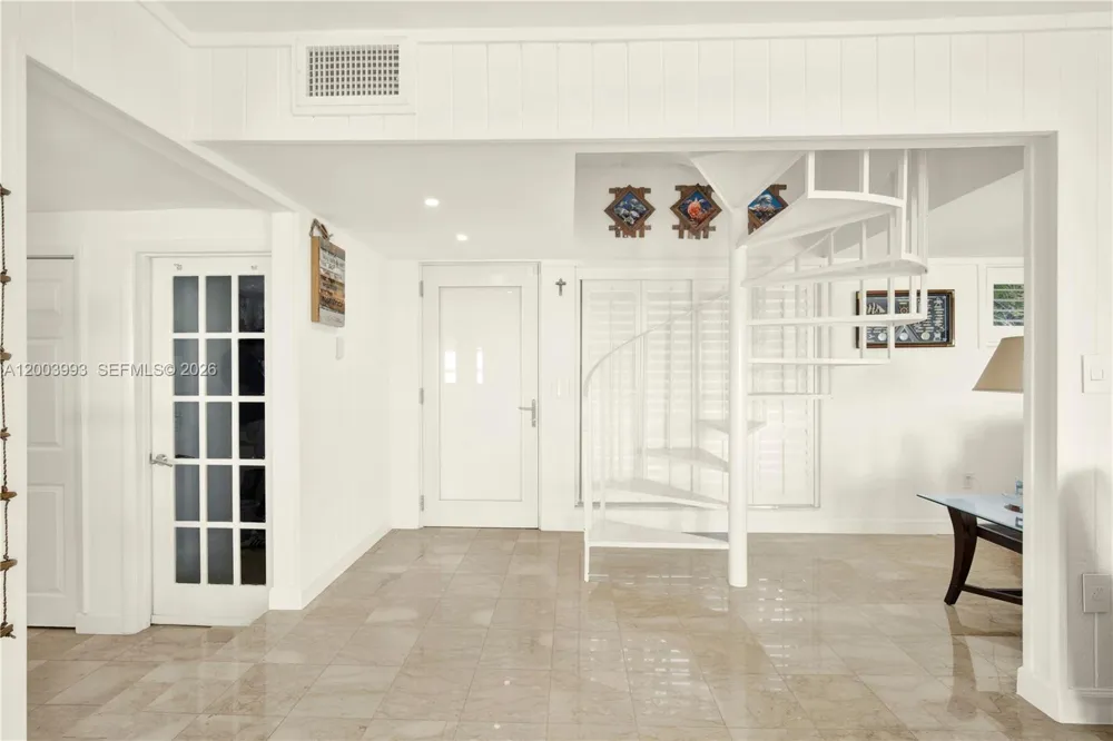 69 Shoreland Dr Key Largo, FL 33037