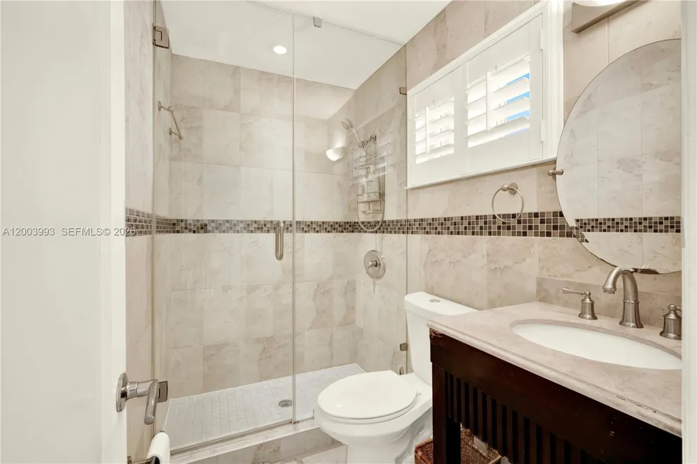 69 Shoreland Dr Key Largo, FL 33037