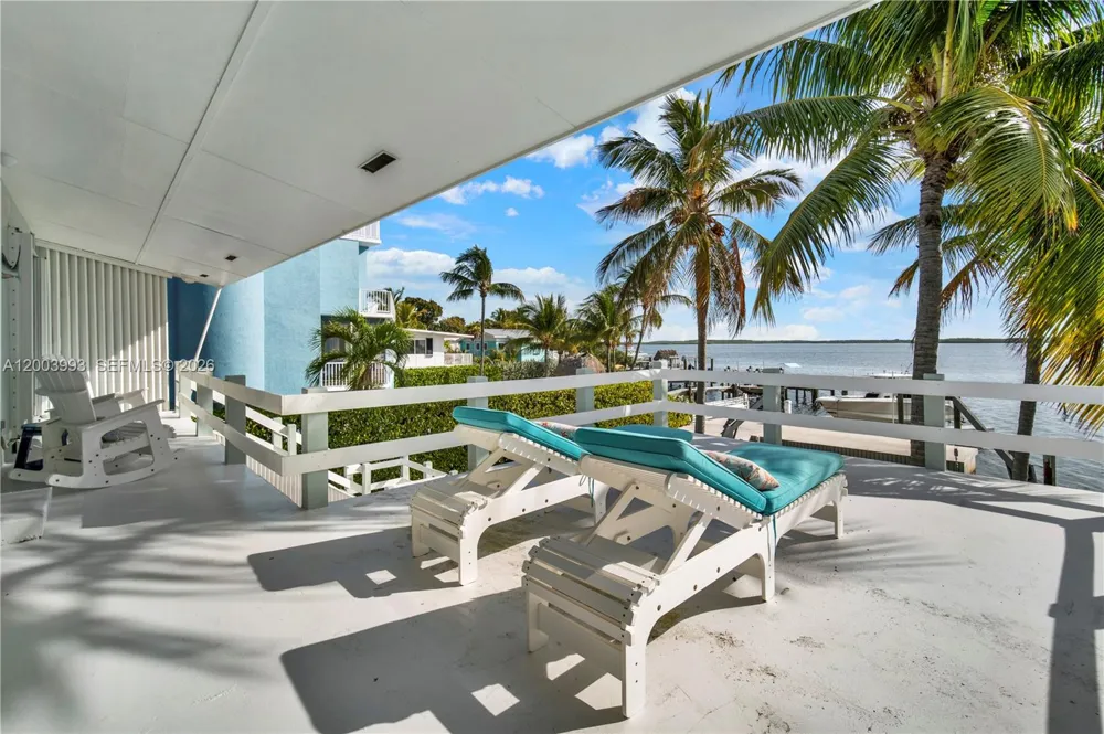 69 Shoreland Dr Key Largo, FL 33037