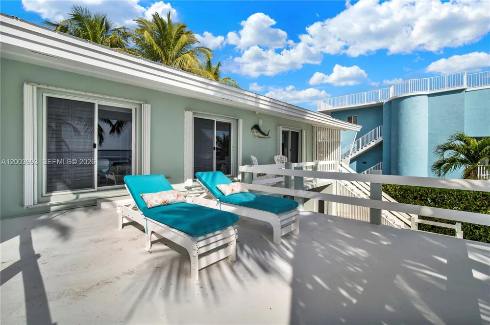 69 Shoreland Dr Key Largo, FL 33037