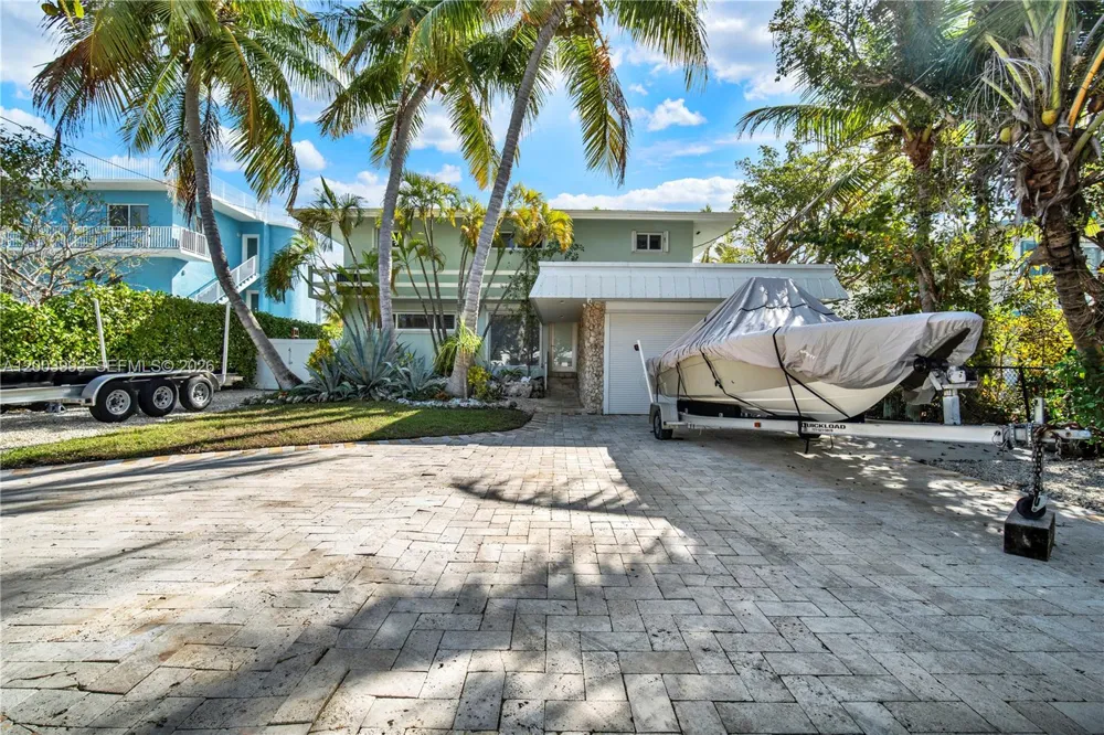 69 Shoreland Dr Key Largo, FL 33037