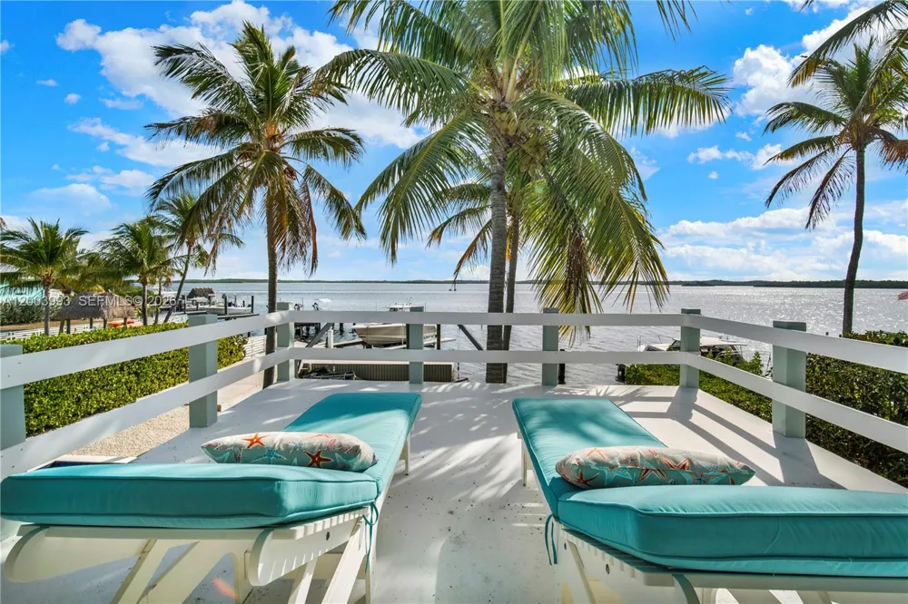 69 Shoreland Dr Key Largo, FL 33037