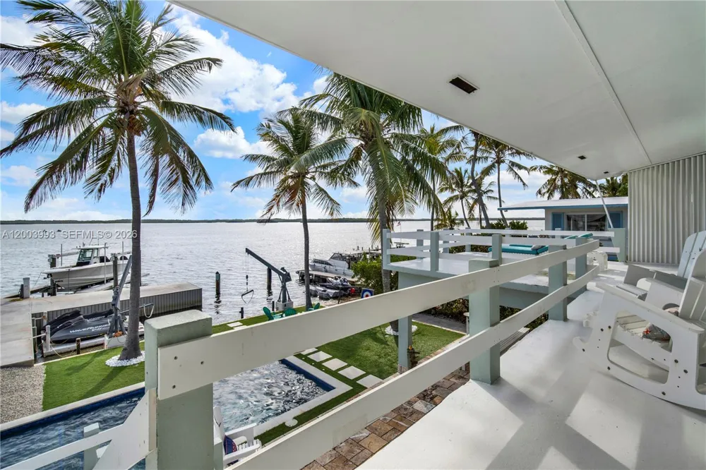 69 Shoreland Dr Key Largo, FL 33037