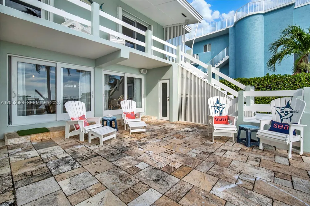 69 Shoreland Dr Key Largo, FL 33037
