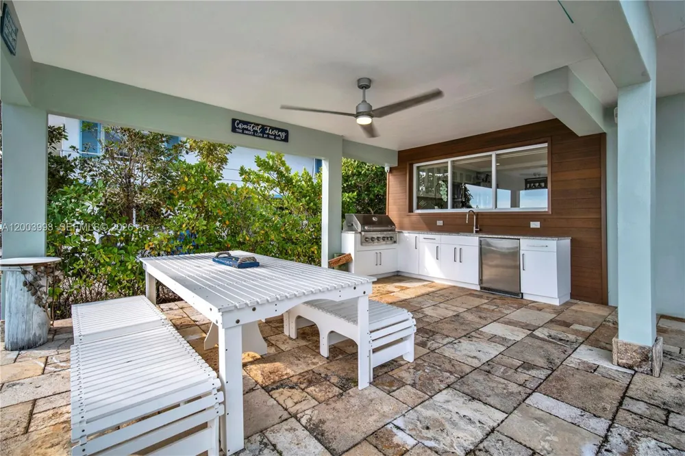 69 Shoreland Dr Key Largo, FL 33037