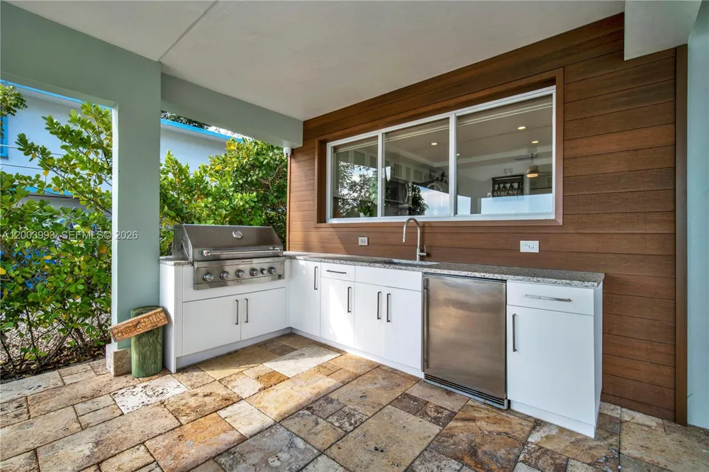 69 Shoreland Dr Key Largo, FL 33037