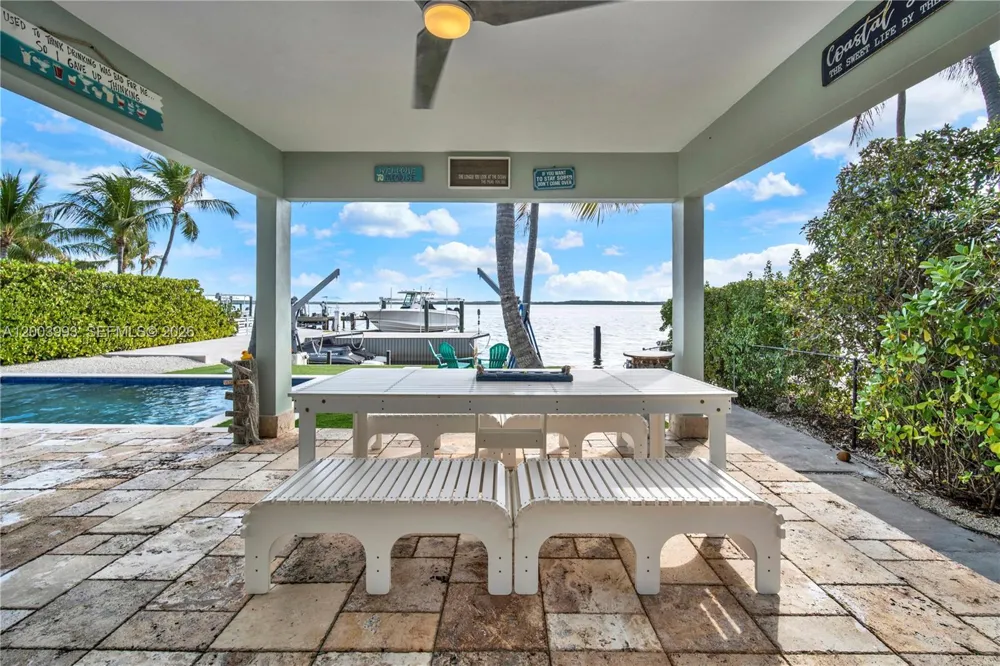 69 Shoreland Dr Key Largo, FL 33037
