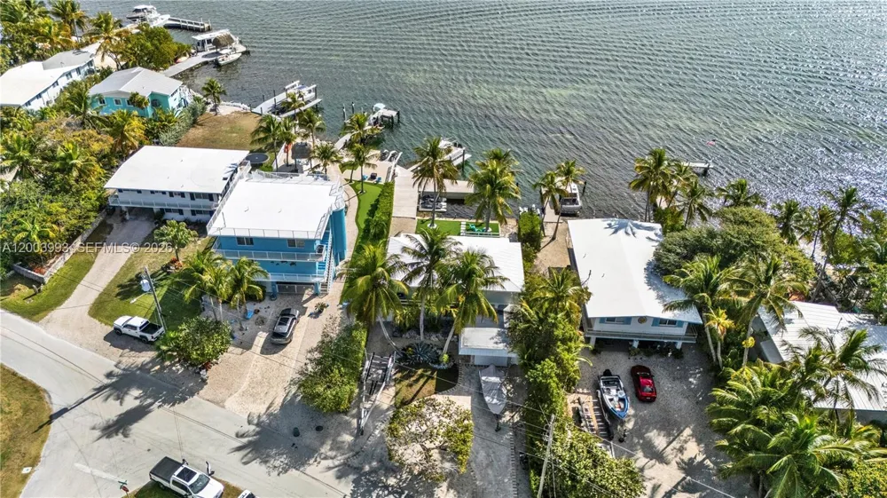 69 Shoreland Dr Key Largo, FL 33037