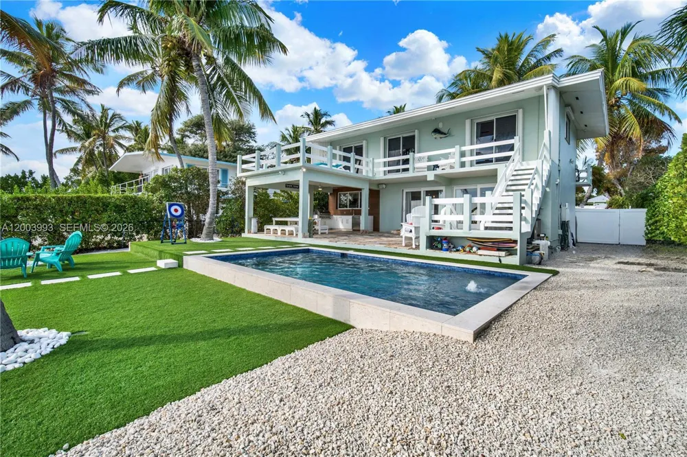 69 Shoreland Dr Key Largo, FL 33037