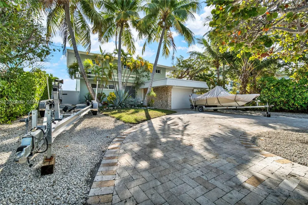 69 Shoreland Dr Key Largo, FL 33037