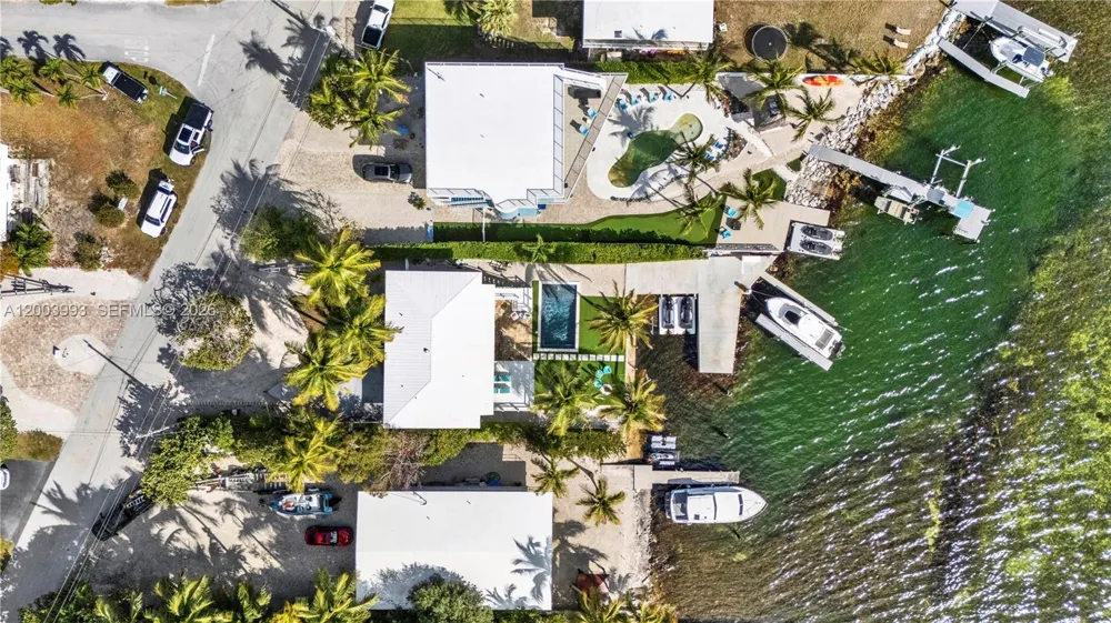 69 Shoreland Dr Key Largo, FL 33037