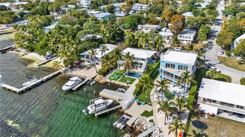 69 Shoreland Dr Key Largo, FL 33037