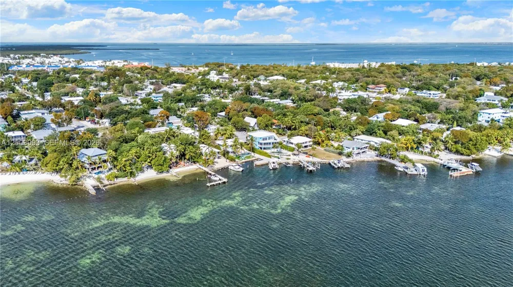 69 Shoreland Dr Key Largo, FL 33037