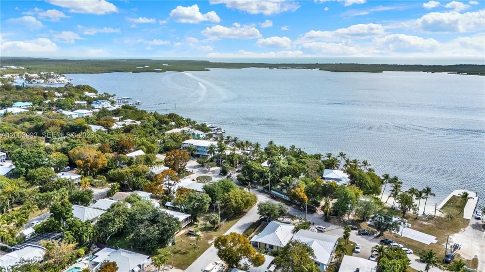 69 Shoreland Dr Key Largo, FL 33037