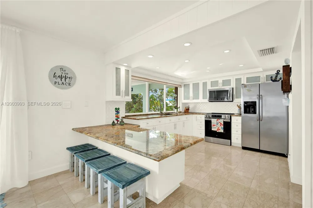 69 Shoreland Dr Key Largo, FL 33037