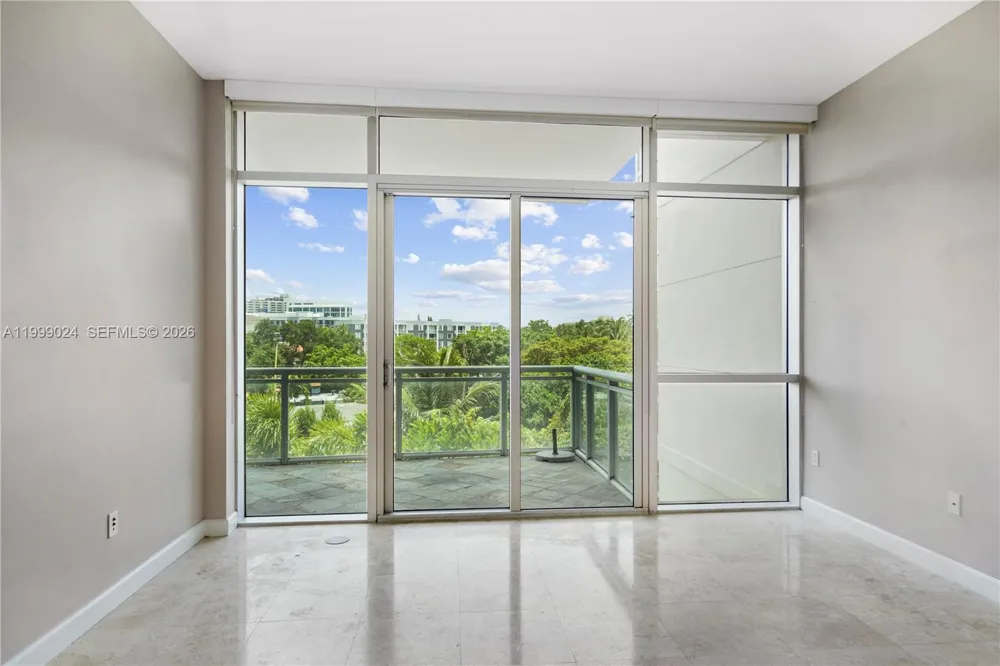 1090 NW N River Dr #402 Miami, FL 33136