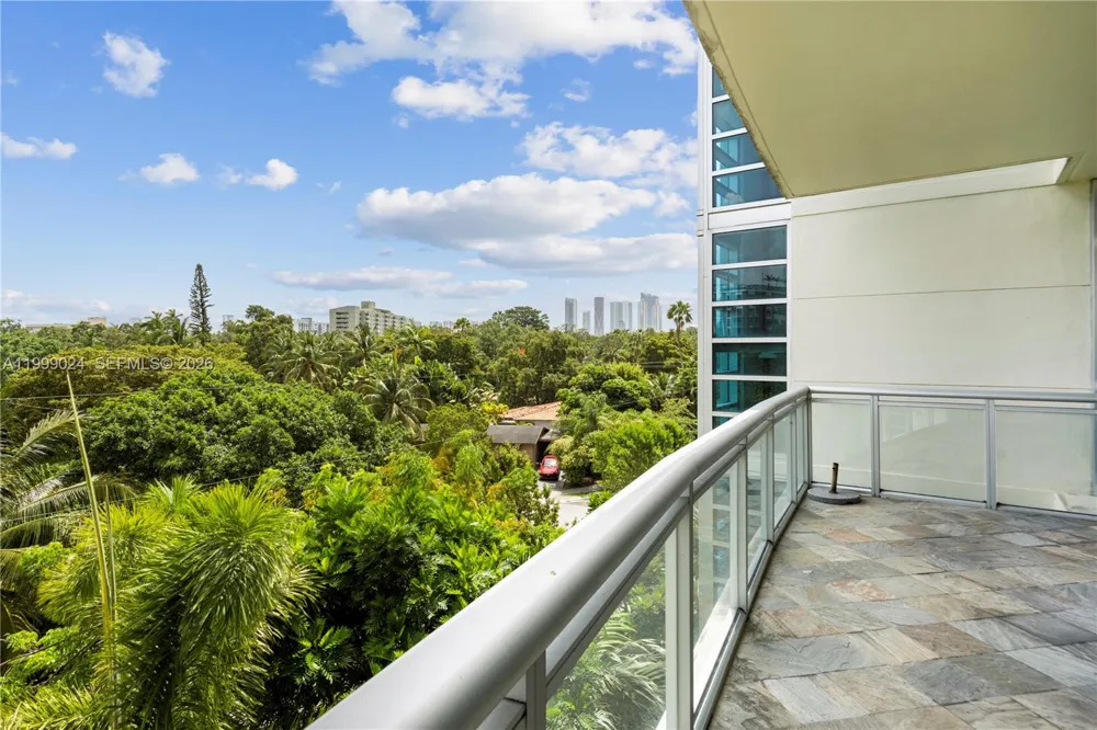 1090 NW N River Dr #402 Miami, FL 33136