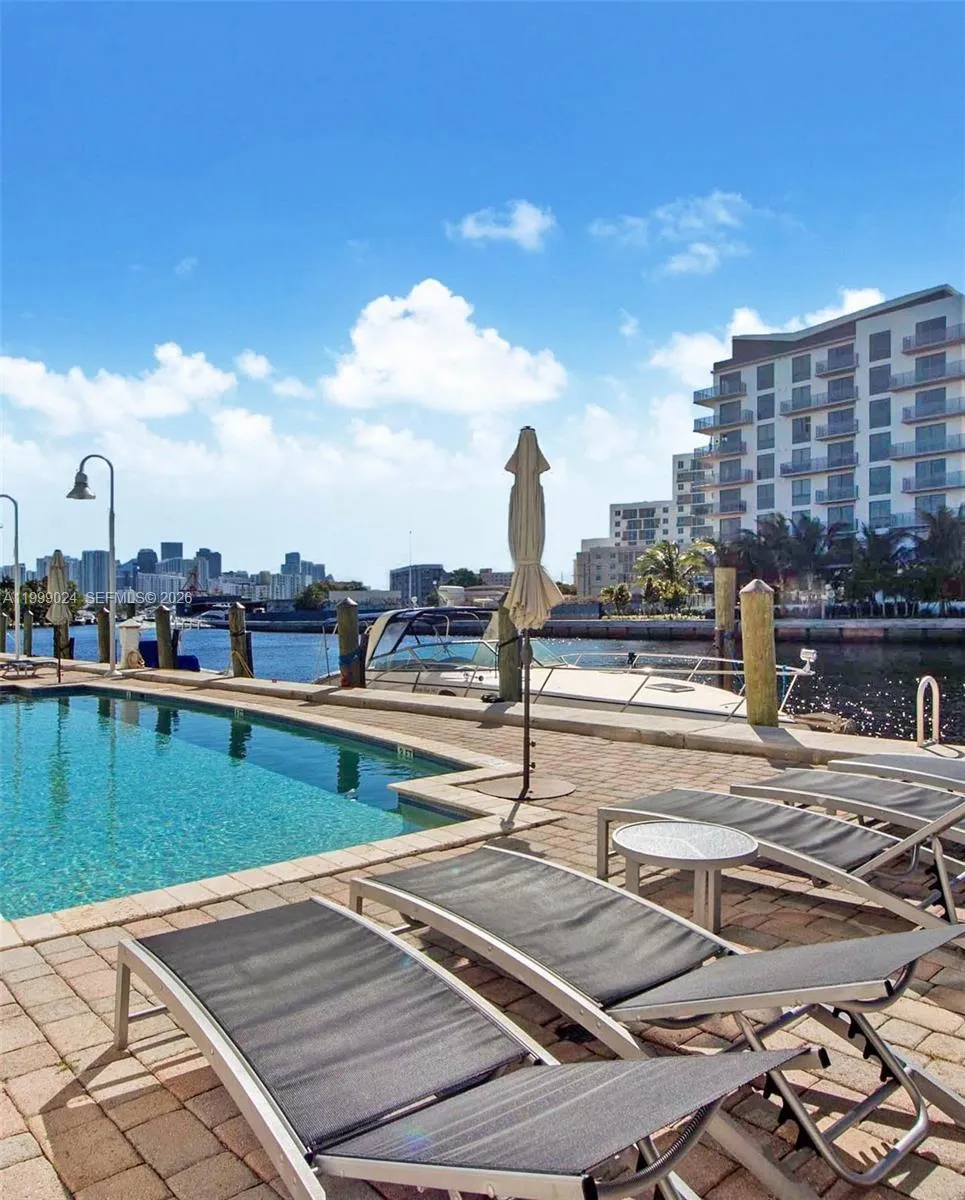 1090 NW N River Dr #402 Miami, FL 33136