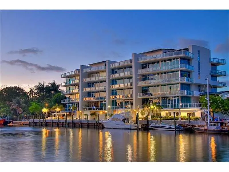 1090 NW N River Dr #402 Miami, FL 33136