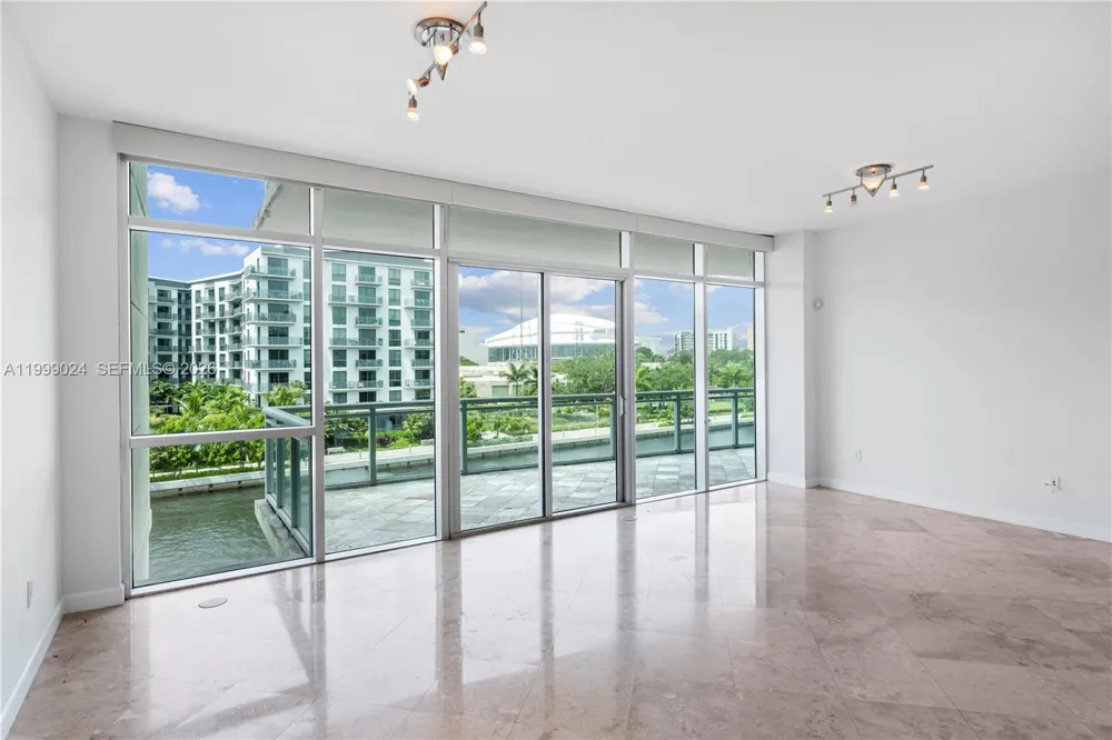 1090 NW N River Dr #402 Miami, FL 33136