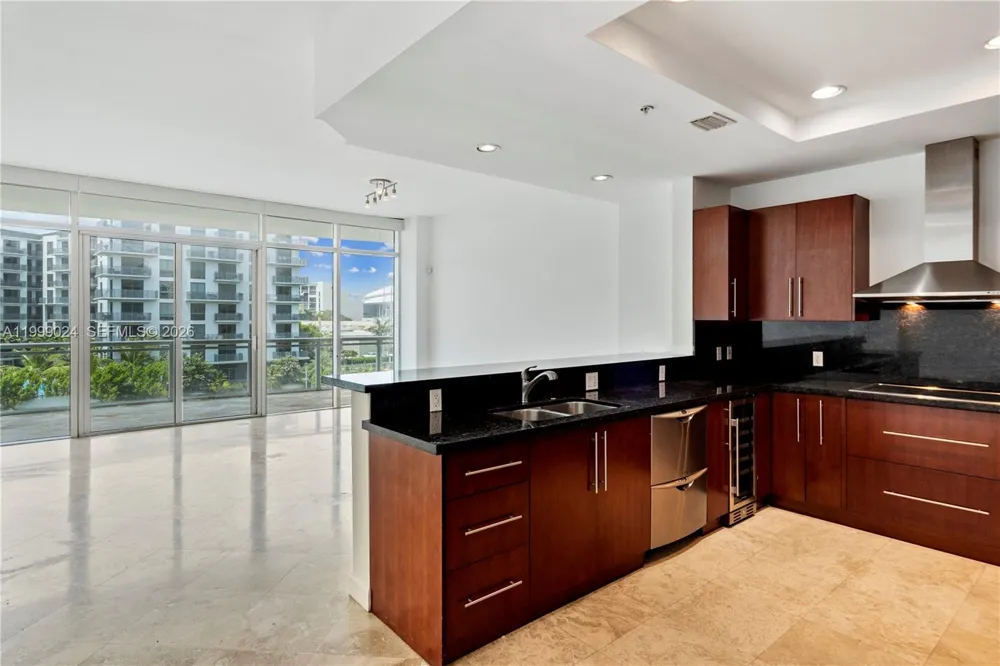 1090 NW N River Dr #402 Miami, FL 33136