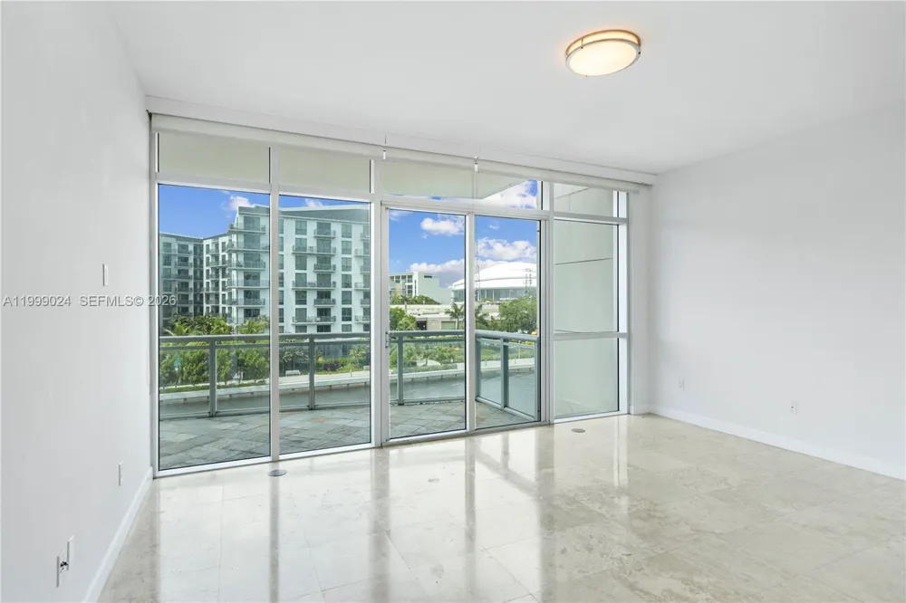 1090 NW N River Dr #402 Miami, FL 33136