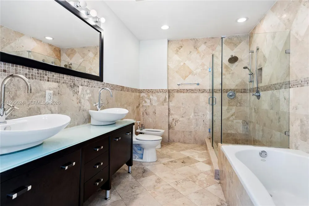 1090 NW N River Dr #402 Miami, FL 33136