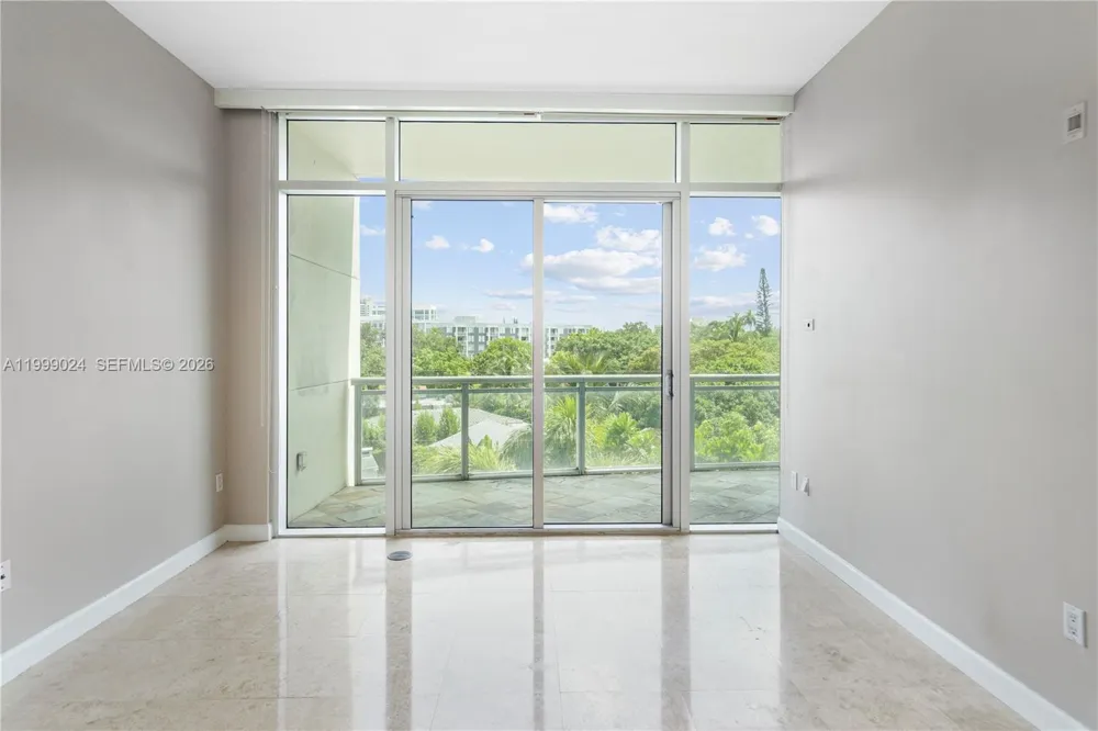 1090 NW N River Dr #402 Miami, FL 33136