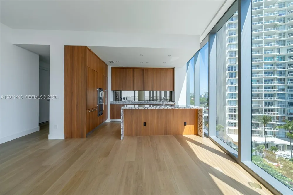 175 SE 25 Rd #501 Miami, FL 33129