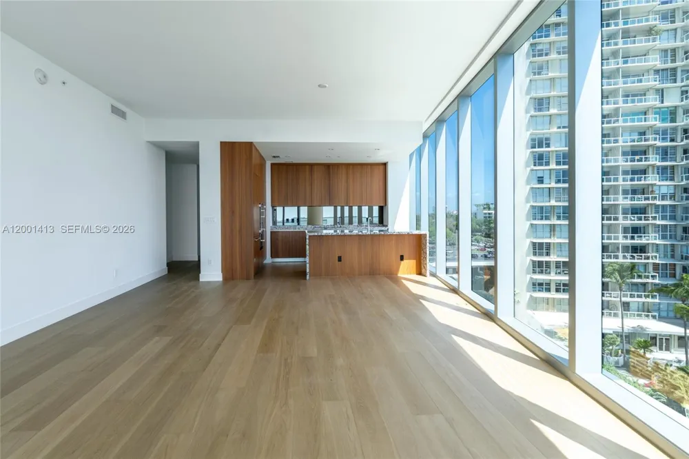 175 SE 25 Rd #501 Miami, FL 33129