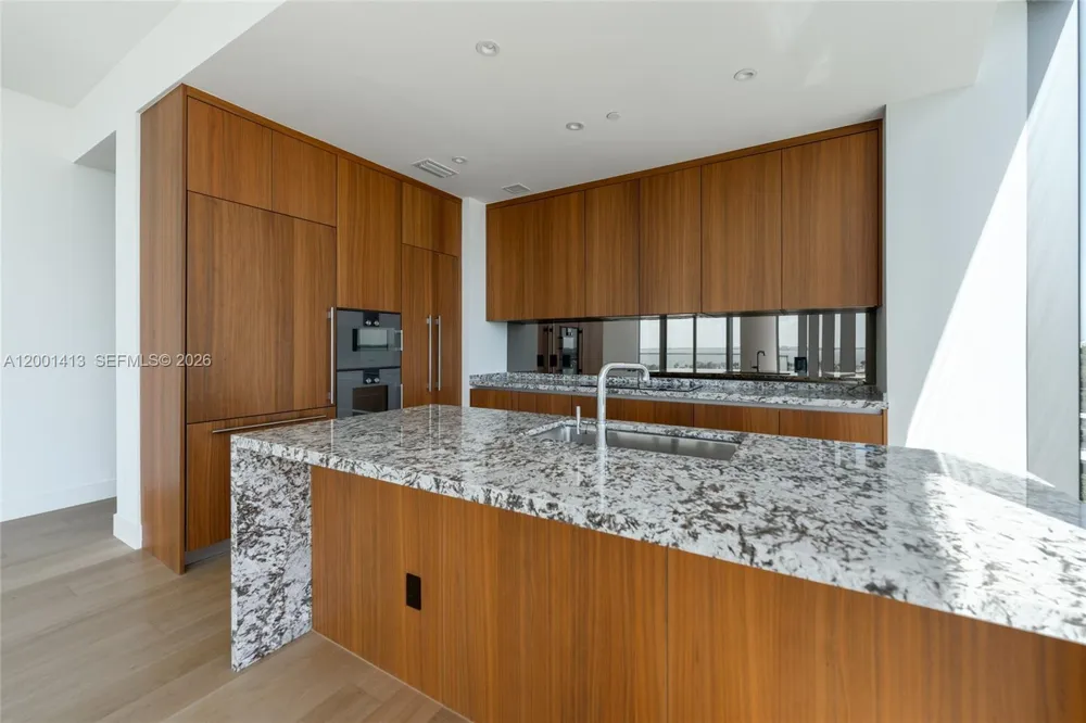 175 SE 25 Rd #501 Miami, FL 33129