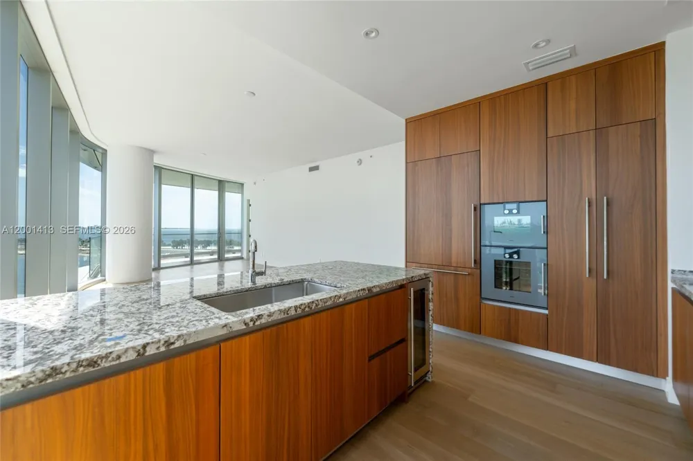 175 SE 25 Rd #501 Miami, FL 33129