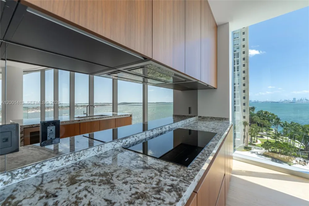 175 SE 25 Rd #501 Miami, FL 33129