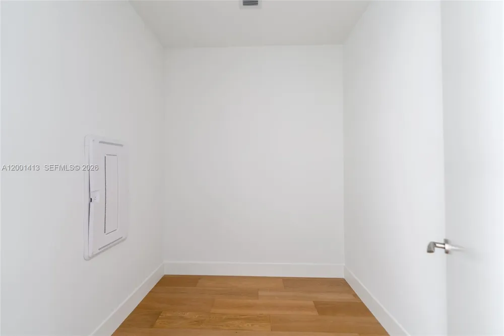 175 SE 25 Rd #501 Miami, FL 33129