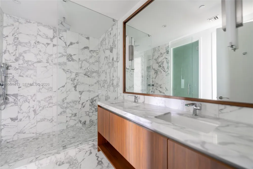 175 SE 25 Rd #501 Miami, FL 33129