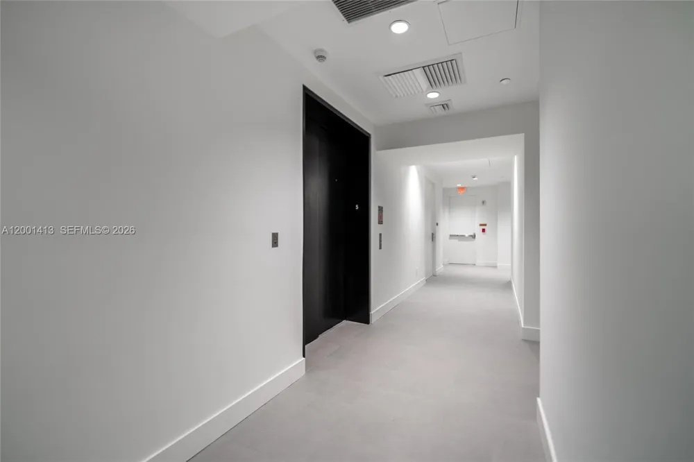 175 SE 25 Rd #501 Miami, FL 33129
