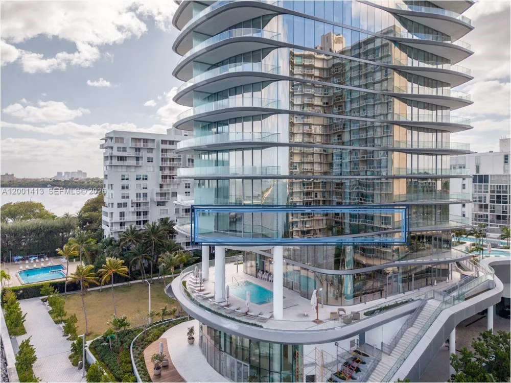 175 SE 25 Rd #501 Miami, FL 33129