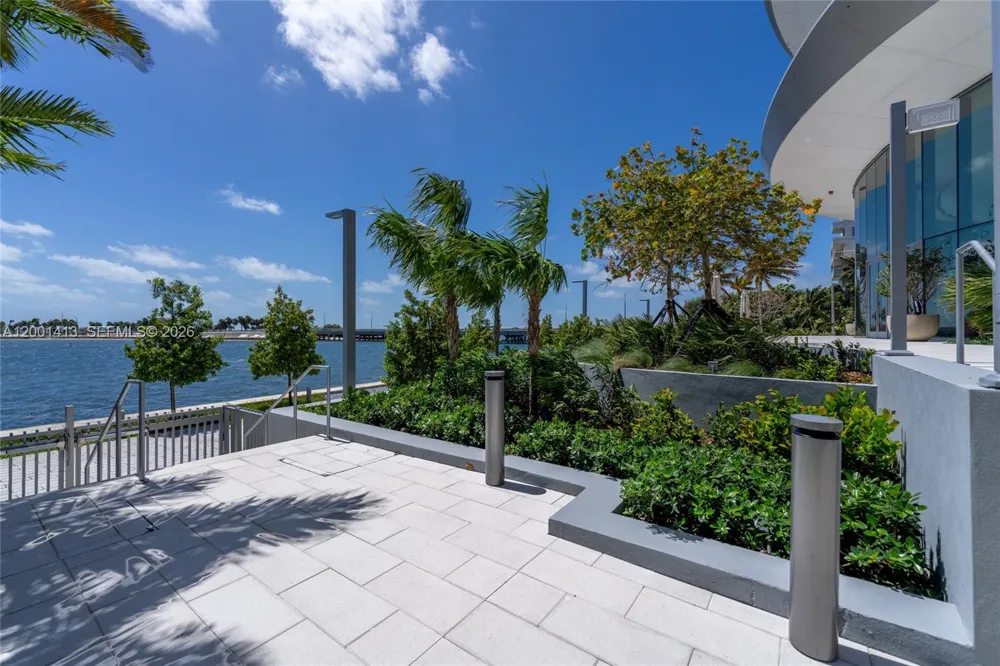 175 SE 25 Rd #501 Miami, FL 33129