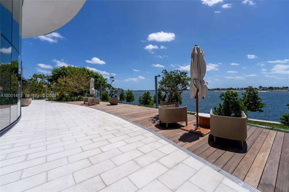 175 SE 25 Rd #501 Miami, FL 33129
